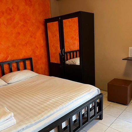 Sodsai Garden Aparthotel Банкок Екстериор снимка
