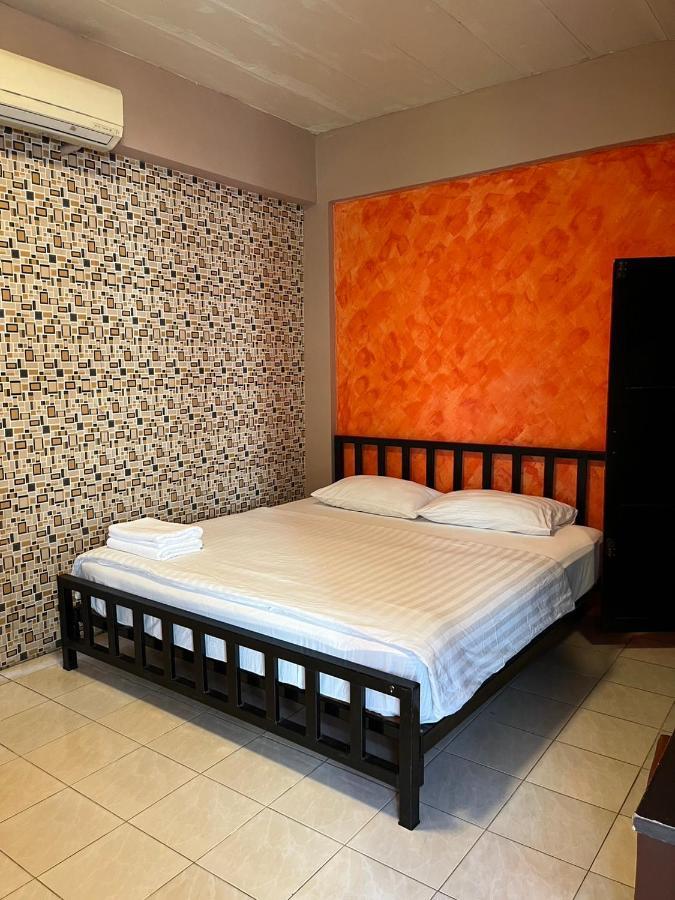 Sodsai Garden Aparthotel Банкок Екстериор снимка