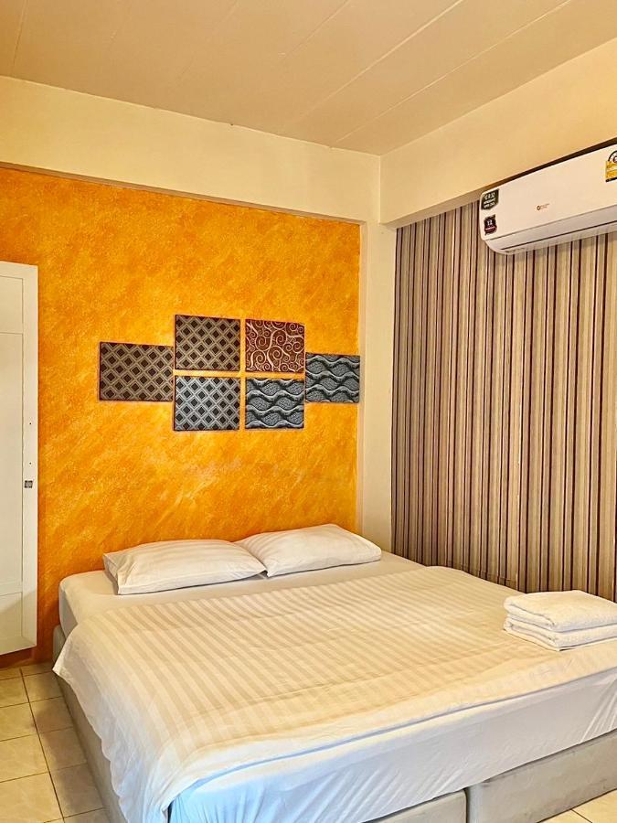 Sodsai Garden Aparthotel Банкок Екстериор снимка