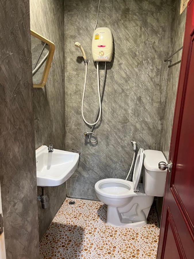 Sodsai Garden Aparthotel Банкок Екстериор снимка
