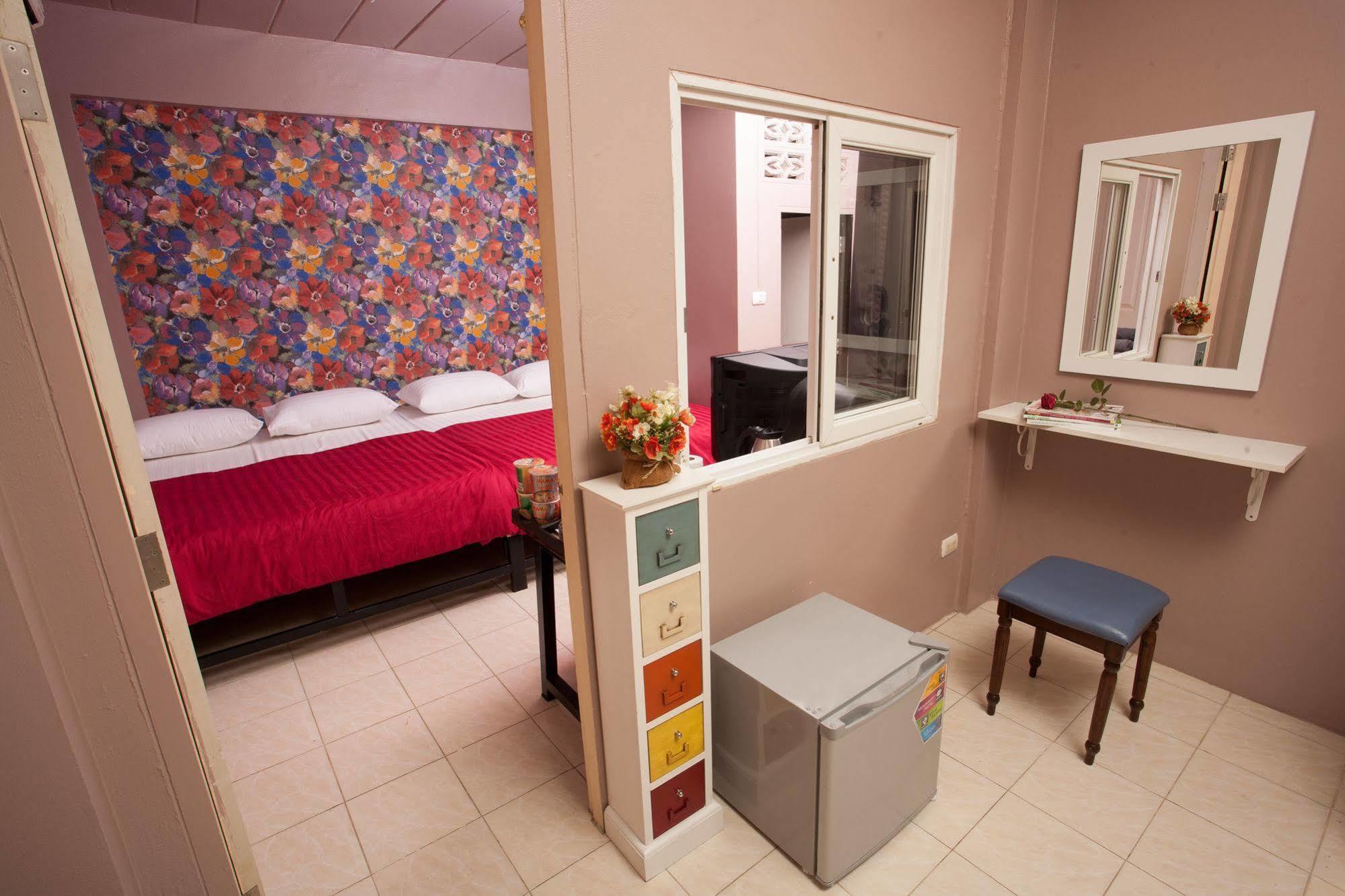 Sodsai Garden Aparthotel Банкок Екстериор снимка