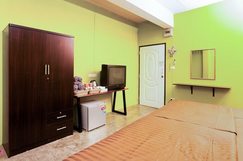 Sodsai Garden Aparthotel Банкок Екстериор снимка