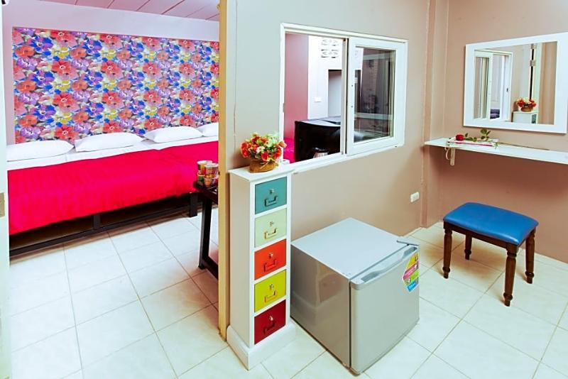 Sodsai Garden Aparthotel Банкок Екстериор снимка