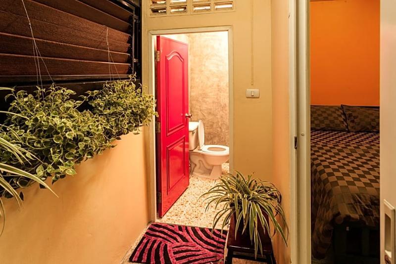 Sodsai Garden Aparthotel Банкок Екстериор снимка